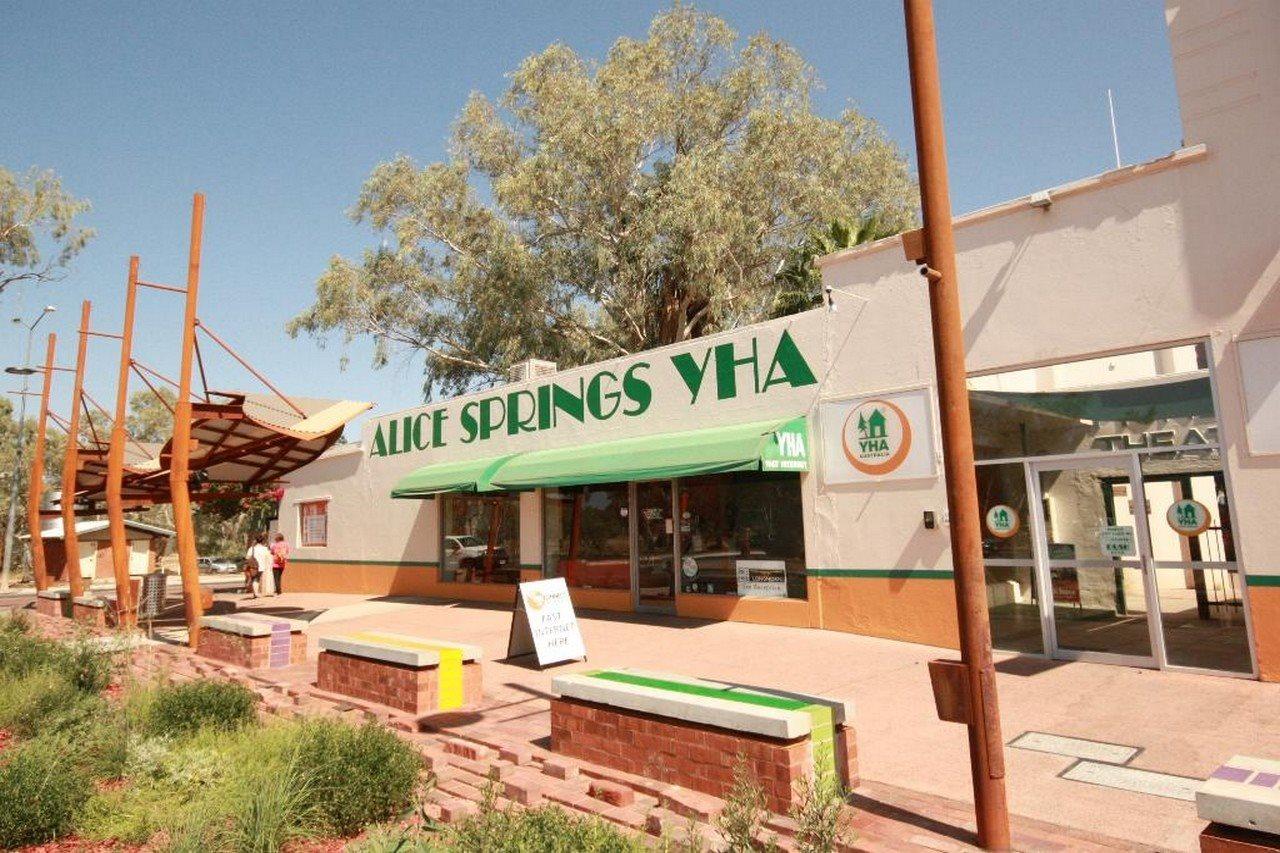 Yha Alice Springs Hostel Bagian luar foto